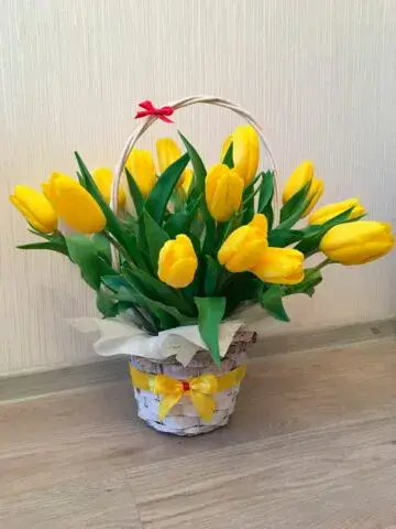 Basket with tulips