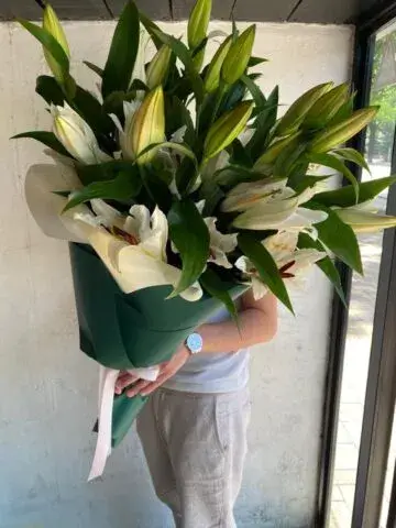 Bouquet of royal lily