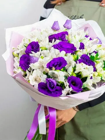 Bouquet of alstroemeria and eustoma