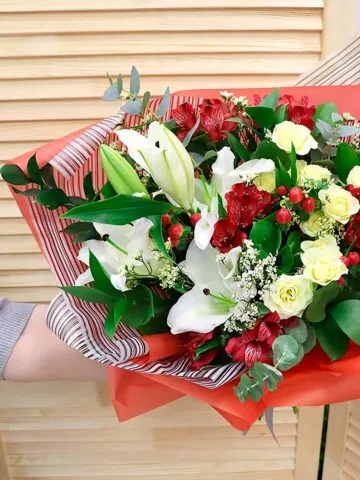 Лилия ва альстромериялардан букет