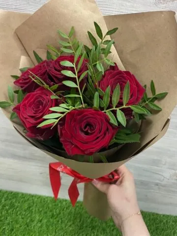 Bouquet of 5 red roses