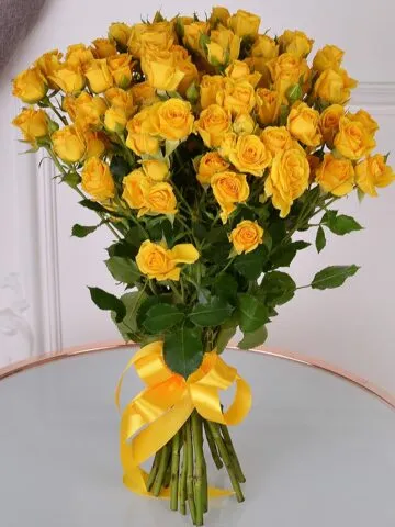 Yellow spray roses