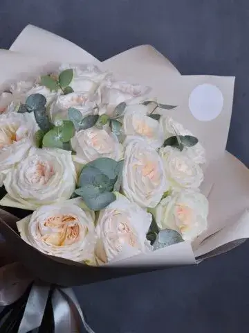 Оқ пионсимон атиргуллар White O’hara
