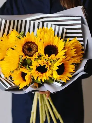 Bouquet of sunflowers in paper
