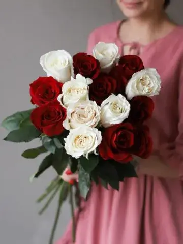 Bouquet of two-color roses