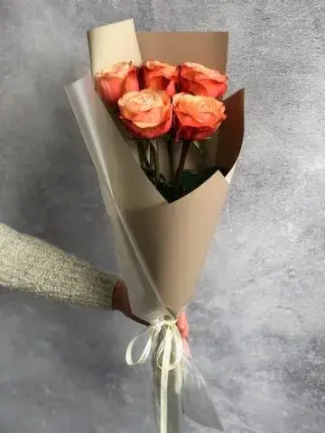 5 Та тўқ сариқ атиргулдан букет