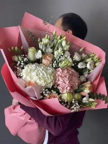 Bouquet of hydrangea and eustoma