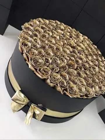 101 rose in a hat box