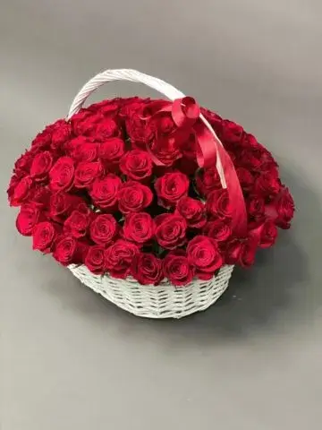 101 rose in a basket
