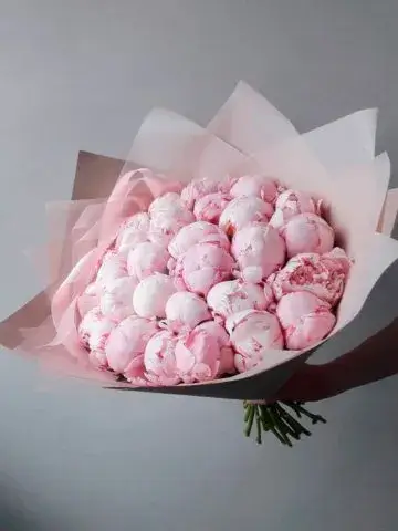 Bouquet of 39 peonies