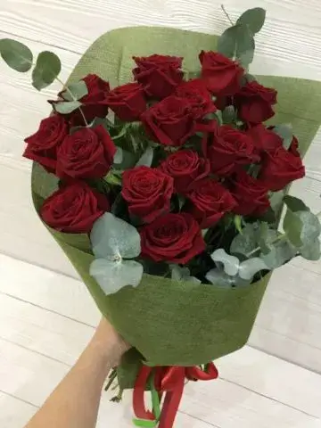 Bouquet of 17 red roses