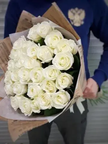 35 white roses