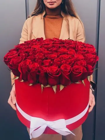 101 red rose in a box