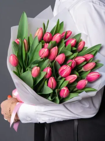 25 розовых тюльпанов