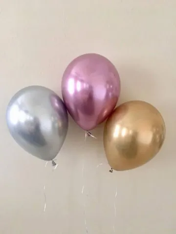 Composition of 3 balloons